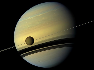 Atmosfera Tytana zaskakuje astronomów. Dlaczego ona w ten sposób wiruje?