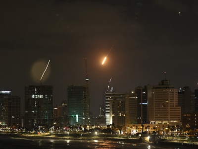 Izrael i Iran wymieniają ciosy. Uszkodzona ambasada USA