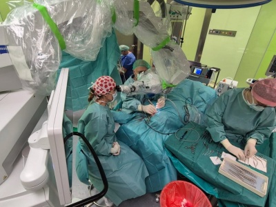 Wszczepili dwulatkowi inteligentny implant ślimakowy. Przełomowa operacja w Bydgoszczy