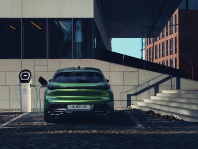 Peugeot rewolucjonizuje ładowanie aut flotowych! Nowy system Free2Move Charge Business to koniec papierologii i frustracji kierowców