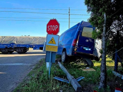 Zignorował znak STOP i zderzył się z lokomotywą
