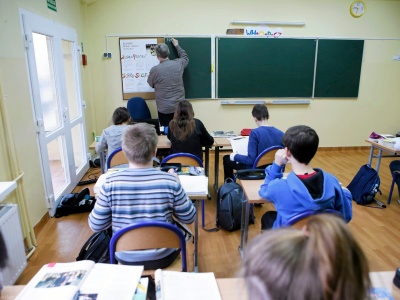 W jaki sposób można przenieść dziecko do innej szkoły? Przed wakacjami należy wykonać ten jeden krok