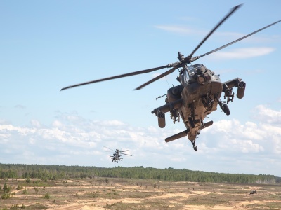 Śmigłowce Apache już w Polsce! Pierwsza partia wyleasingowanych maszyn dotarła