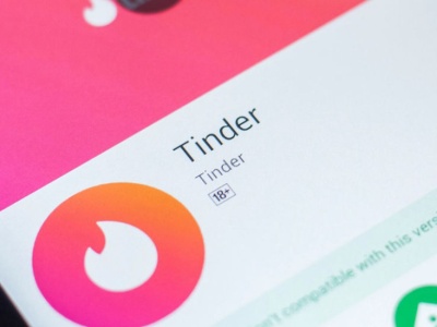 Tonący brzytwy się chwyta. Tinder z nową dziwną funkcją