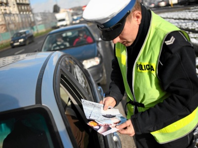 96 punktów karnych i 7600 zł mandatu. Nie zauważyła jednego znaku