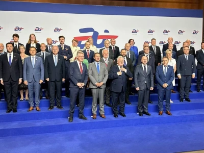Komisarz Hansen w Warszawie: rolnictwo musi być atrakcyjne dla młodych rolników