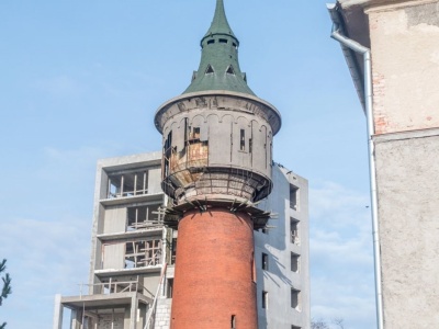 Najpierw sprzedana za złotówkę, teraz odkupiona za 2,8 mln. Wieża ciśnień dzieli mieszkańców