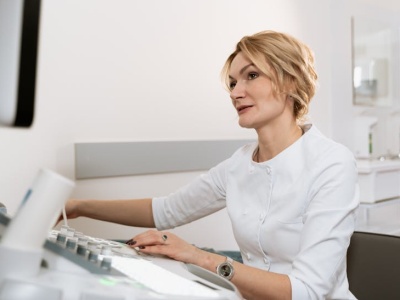Termin legalnej aborcji? MZ: nie ma granicy przy zagrożeniu zdrowia lub życia kobiety