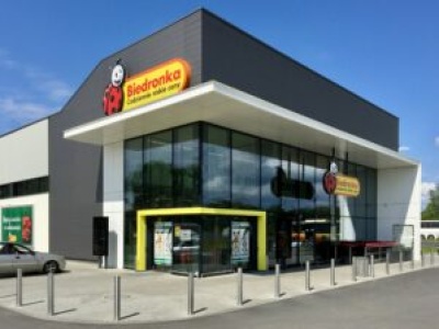 Biedronka przecenia pizzę, mleko i rośliny – sprawdź najlepsze oferty 19.06.2025