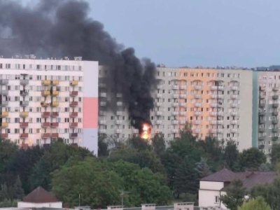 Potężny pożar wieżowca w Rzeszowie. Ludzie uwięzieni w mieszkaniach [FILMY]