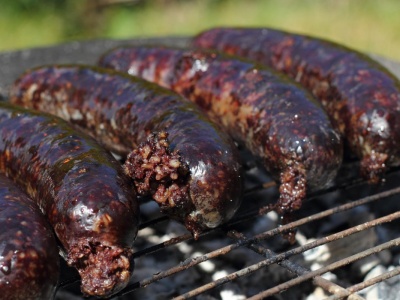 Zrób to, a kaszanka nie pęknie na grillu. To sprawdzony trik mojego dziadka