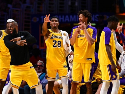 To się stało! Los Angeles Lakers sprzedani. 