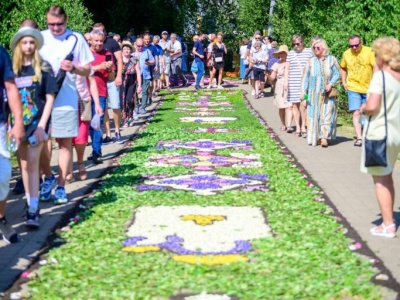 Boże Ciało 2025 w Łódzkiem. Kwietne dywany w Spycimierzu