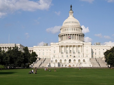 Niepokojąca fala w USA. Politycy zaczęli otrzymywać to do domów. 