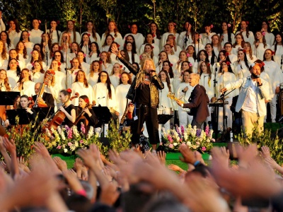 Koncert Jednego Serca Jednego Ducha w Rzeszowie. Tłumy wiernych w Parku Sybiraków [ZDJĘCIA]