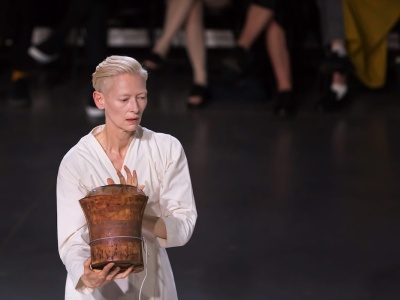 Polski fryzjer stworzył wyjątkową fryzurę dla Tildy Swinton