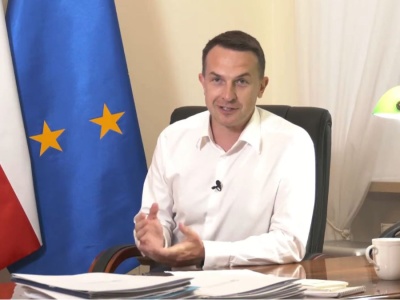 Rzecznik rządu uczy jak NIE robić live chata. Włączył transmisję, ale nie komentarze
