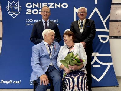 Miłość, wierność, uczciwość – 37 par z Gniezna z medalami za 50 lat małżeństwa