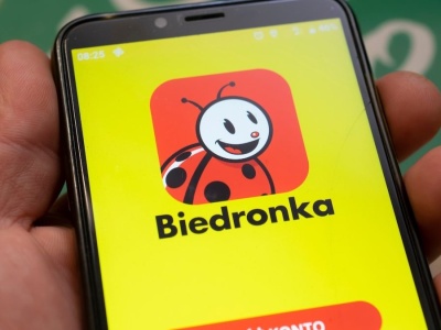 Lepiej zaktualizuj aplikację Biedronki. Nie ma co wkurzać ludzi w sklepie