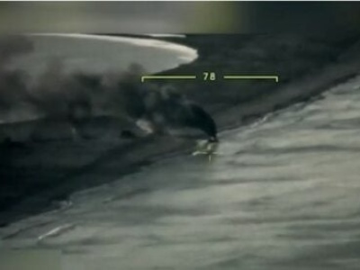 Sekundy do zagłady: Bayraktar kontra rosyjski kuter z desantem (WIDEO)