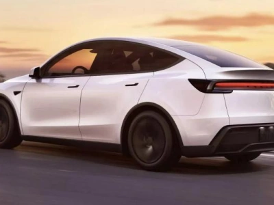 Tesla dostała ultimatum. Zmienia nazwę usługi, albo będzie płacić 50 000 euro dziennie