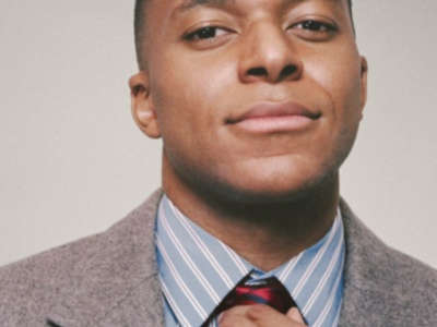 Kylian Mbappe pod krawatem Diora. Oto nowa wizja Jonathana Andersona!