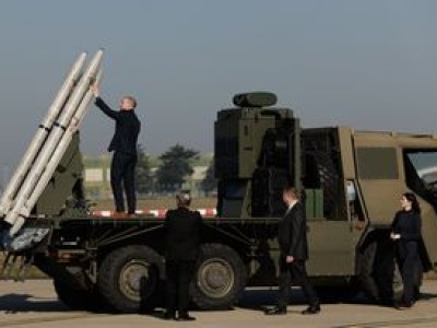 Brytyjczycy podarują Ukrainie cenne pociski. Są za rosyjskie pieniądze