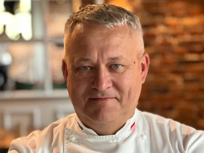 Adam Chrząstowski w roli Szefa kuchni restauracji Browar Warszawski