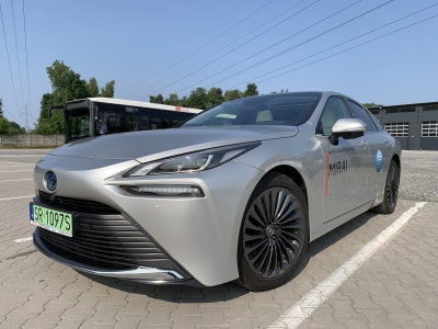 Toyota Mirai – przyszłoścć już dziś. Dane techniczne, ciekawostki, ceny