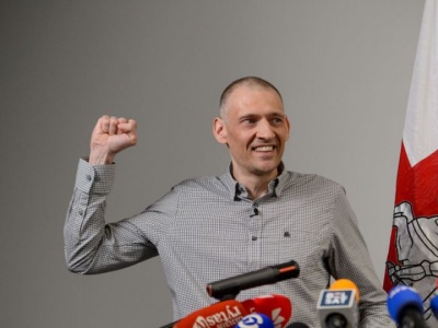 Cichanouski wyszedł z więzienia. Białorusini zastanawiają się, jak to wpłynie na opozycję