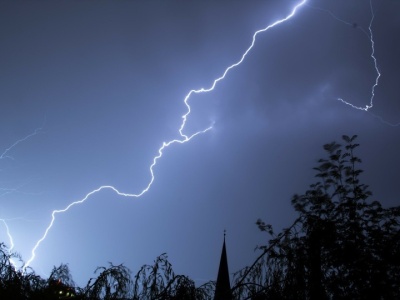 IMGW ostrzega przed burzami w regionie! Drugi stopień zagrożenia w większości powiatów