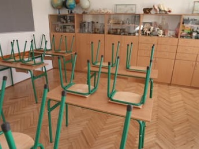 Koniec roku szkolnego. Nauczycielka: Myślenie o edukacji jest podporządkowane kalendarzowi politycznemu