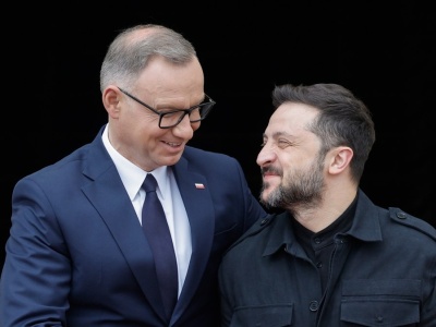 Prezydent Duda żegna się z Zełenskim. 
