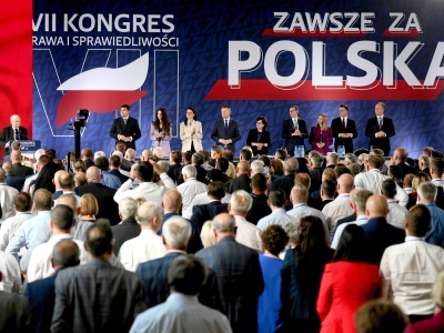 Kaczyński znów prowadzi armię PiS do boju. Tych gróźb nie należy lekceważyć