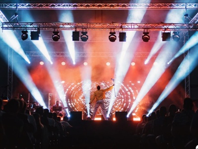 Szukasz rozrywki dla każdego? Postaw na teatr!
