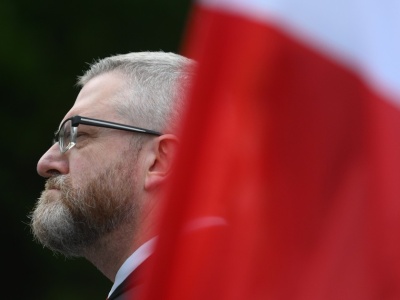 Niemcy zostali pokonani, a do zwycięstwa poprowadzili Polaków Matka Boska i Grzegorz Braun