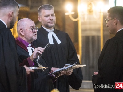 Biskup Waldemar Pytel żegna się Kościołem Pokoju. Świątynia UNESCO z nowym proboszczem [FOTO]