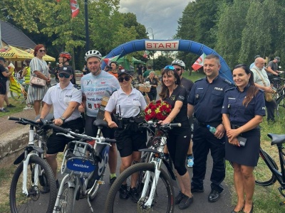 Policjant na miejskim rowerze bije rekord Polski!