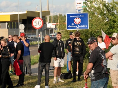 Siemoniak: „Obywatelskie patrole próbują robić zadymę na granicy”