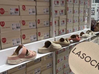Zapomnij o sandałach - te buty to HIT na lato dla szerokich stóp