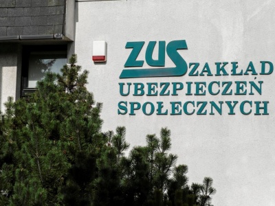 Ruszyły wypłaty renty wdowie. ZUS jest gotowy. Część wypłat przyjdzie w dwóch terminach. Dlaczego?