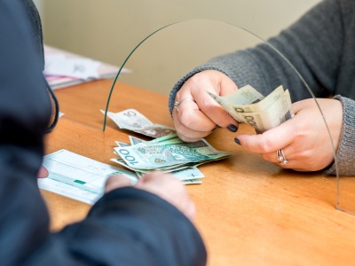 Dlaczego bank odmówił kredytu? Zdesperowani i samotni – jak system wypycha ludzi do szarej strefy