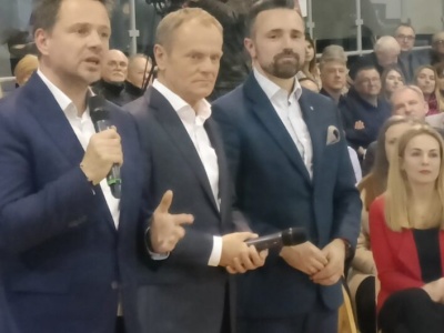 Platforma Obywatelska tonie. Minus siedem procent w najnowszym sondażu!