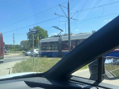 Po kolizji tramwaju i samochodu w bydgoskim Fordonie. Nikt nie ucierpiał