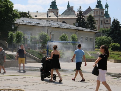 W środę i czwartek będzie upalnie. Alert IMGW