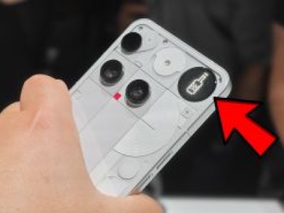 Widziałem Nothing Phone'a (3). Ma przezroczystą obudowę i dwa ekrany