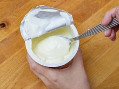 Czym zastąpić śmietanę? Te produkty świetnie sprawdzą się w sosach, zupach i daniach jednogarnkowych