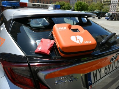 Defibrylatory AED w nowych pojazdach MPK Wrocław.