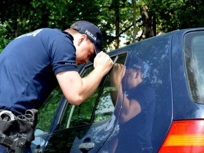 Rozgrzane auto niczym śmiertelna pułapka. Świdniccy policjanci apelują