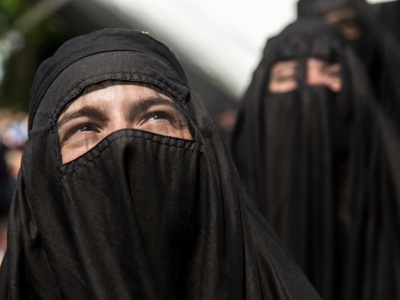 Islamski kraj zakazał noszenia burek. Powody są dwa
